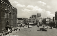 1100 Gezicht op de Neude te Utrecht met links het hoofdpostkantoor (Neude 11).